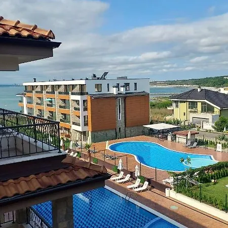 Sea Breeze Burgas Stad